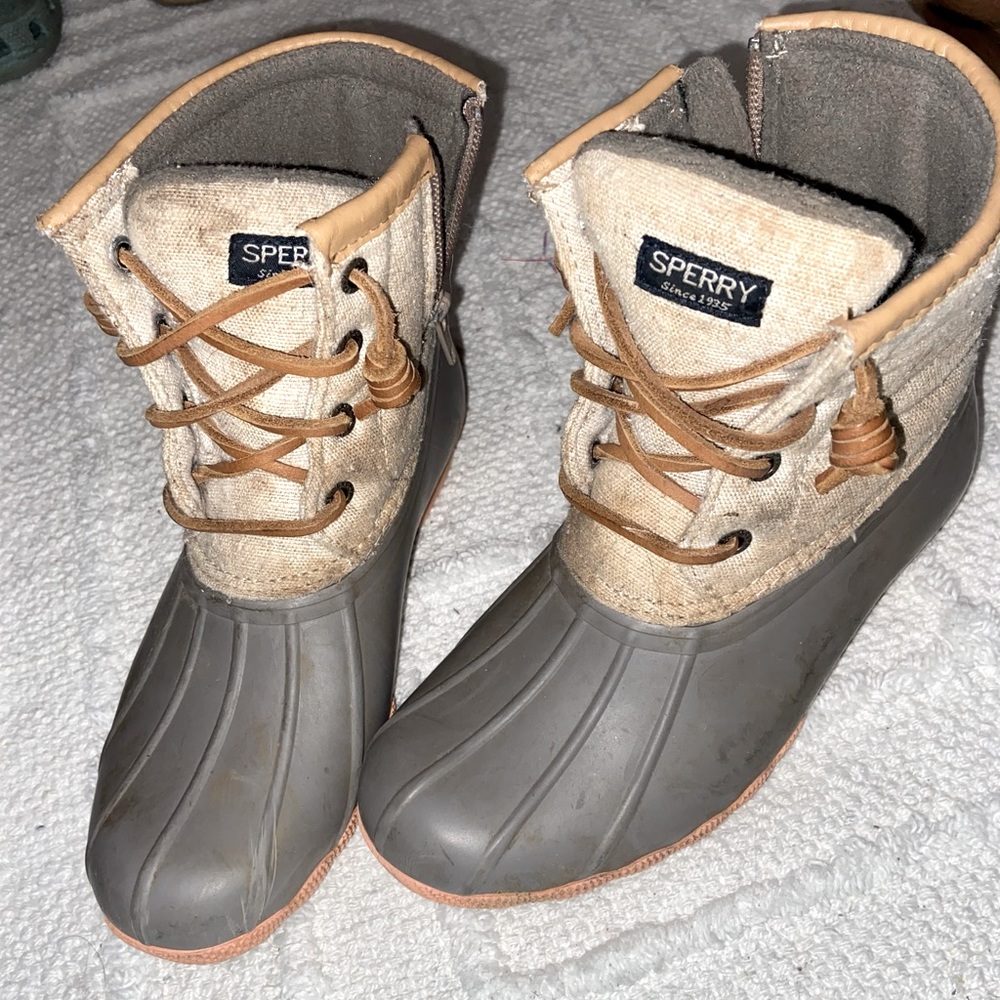 Girls Sperrys duck boots